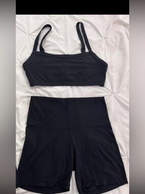 Aritzia black  SET Tumbler bra  & High-Waist Bike Shorts 5”